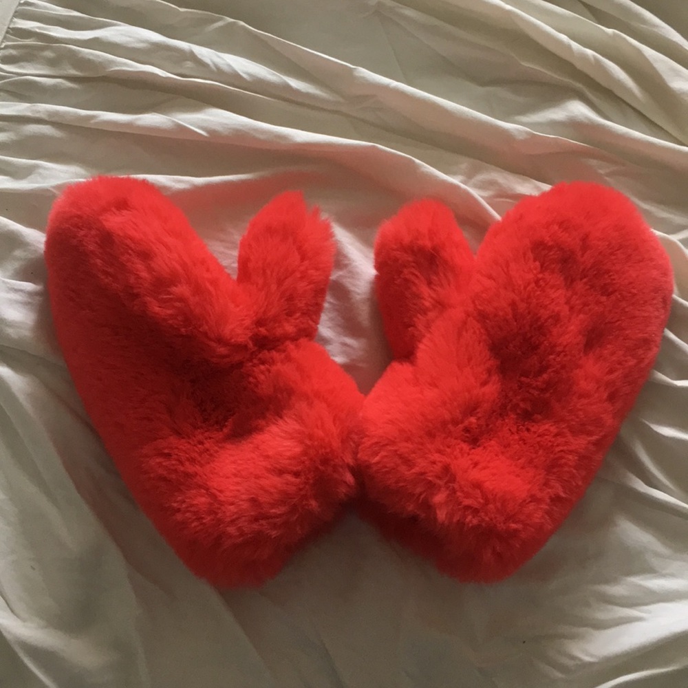🚫SOLD🚫Fuzzy mittens